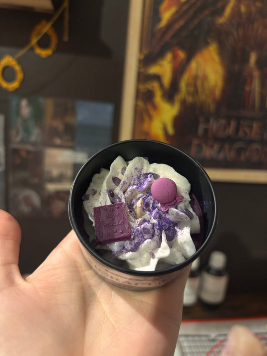 Bougie littéraire Witchcraft – artisanale et parfumée – petit et grand format