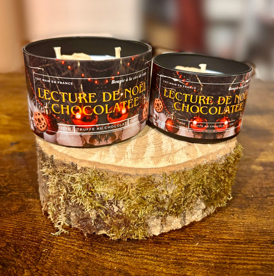 Bougie littéraire édition limitée Lecture de Noël Chocolatée – artisanale et parfumée – petite et grand format