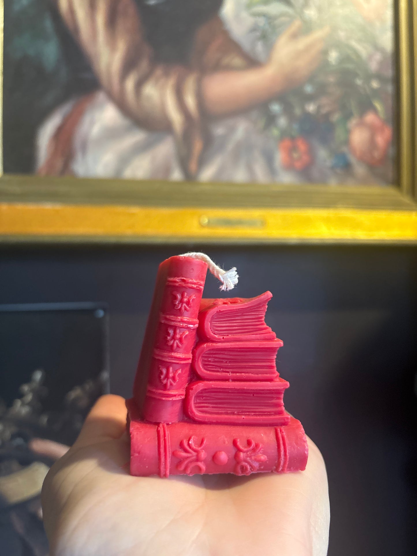 Bougie artisanale en forme de livre – À fondre ou à garder en décoration.